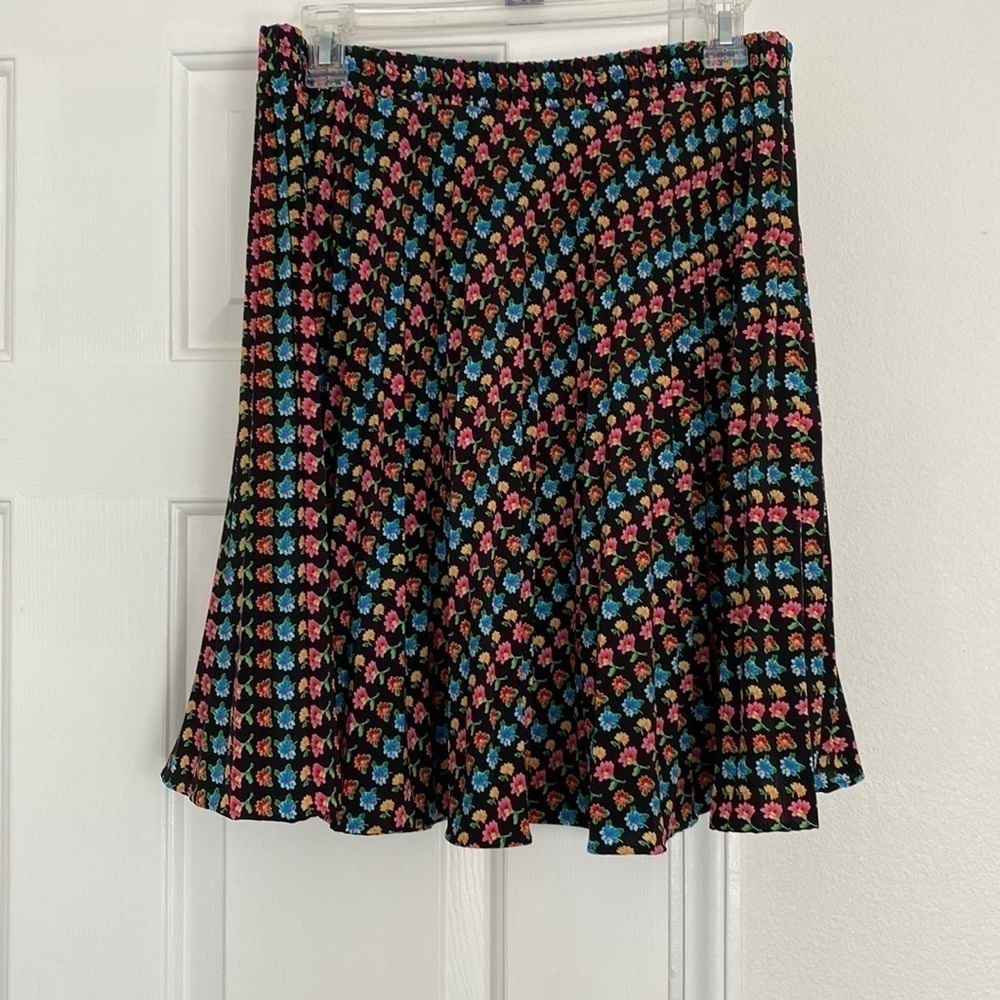 Y2K Metropolitan New York 1001 mini floral pleated skirt.